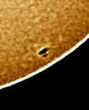 closeupimageofthesunspot.jpg (98935 bytes)
